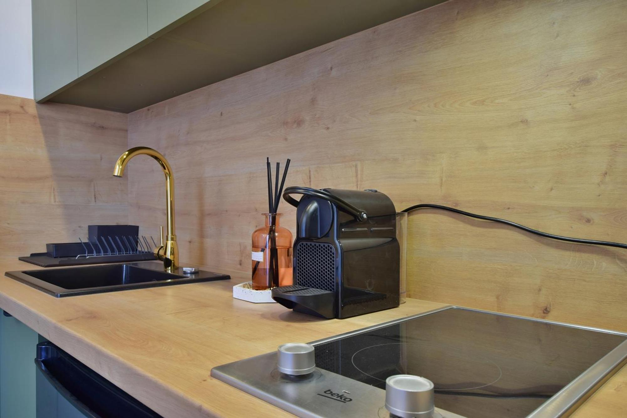 Apartment Bast 143 Location , Off Piotrkowska , Stajnia Jednorozca , Winda , Parking Na Terenie Bezplatny , Orientarium , Hopa Lupa , Atlas Arena , Wytwornia , Ec1