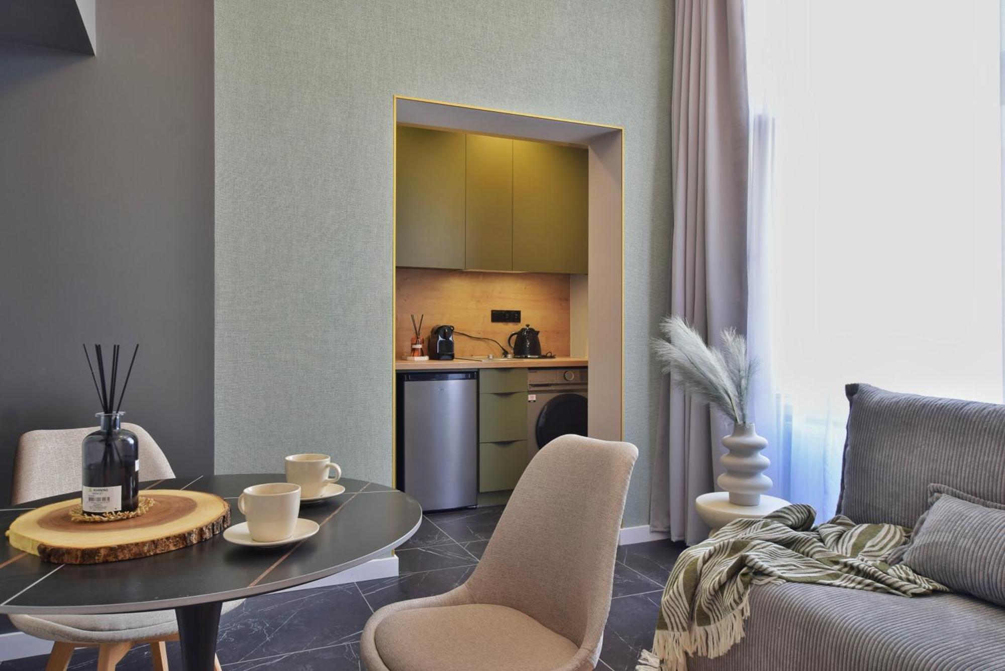 Bast 143 Location , Off Piotrkowska , Stajnia Jednorozca , Winda , Parking Na Terenie Bezplatny , Orientarium , Hopa Lupa , Atlas Arena , Wytwornia , Ec1 Apartment