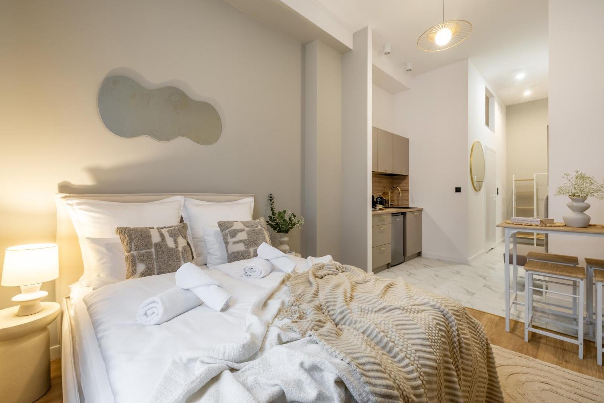 Bast 143 Location , Off Piotrkowska , Stajnia Jednorozca , Winda , Parking Na Terenie Bezplatny , Orientarium , Hopa Lupa , Atlas Arena , Wytwornia , Ec1 Lodz (Lodz)