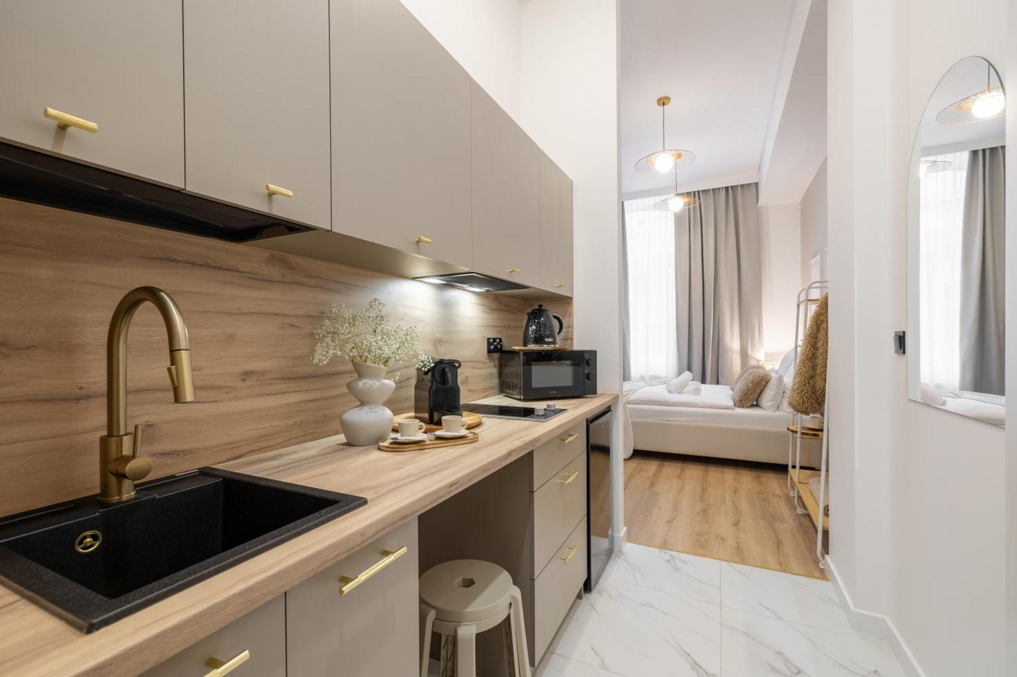 Bast 143 Location , Off Piotrkowska , Stajnia Jednorozca , Winda , Parking Na Terenie Bezplatny , Orientarium , Hopa Lupa , Atlas Arena , Wytwornia , Ec1 Apartment