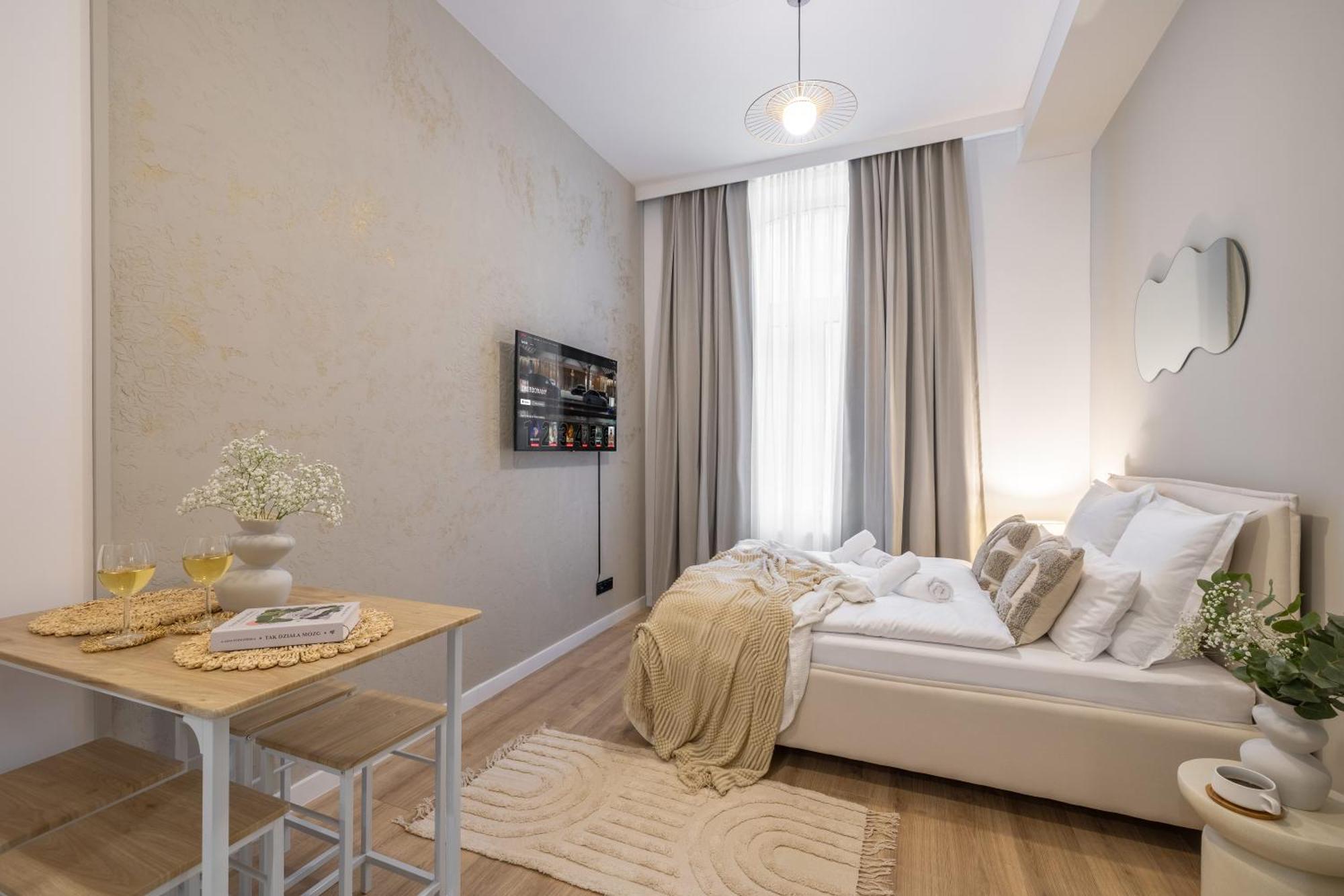 Apartment Bast 143 Location , Off Piotrkowska , Stajnia Jednorozca , Winda , Parking Na Terenie Bezplatny , Orientarium , Hopa Lupa , Atlas Arena , Wytwornia , Ec1 Lodz (Lodz)