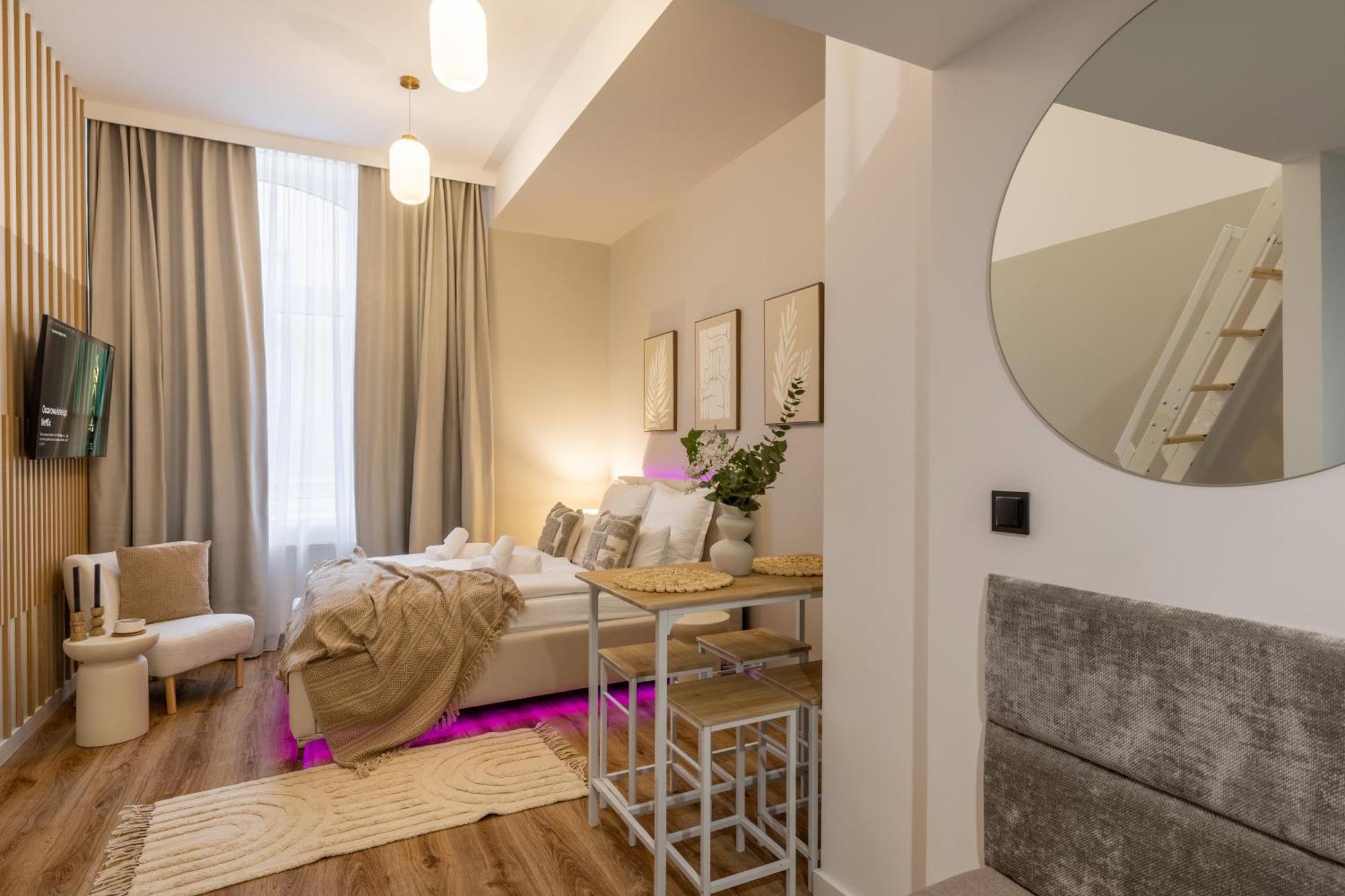 Bast 143 Location , Off Piotrkowska , Stajnia Jednorozca , Winda , Parking Na Terenie Bezplatny , Orientarium , Hopa Lupa , Atlas Arena , Wytwornia , Ec1 * Lodz (Lodz)