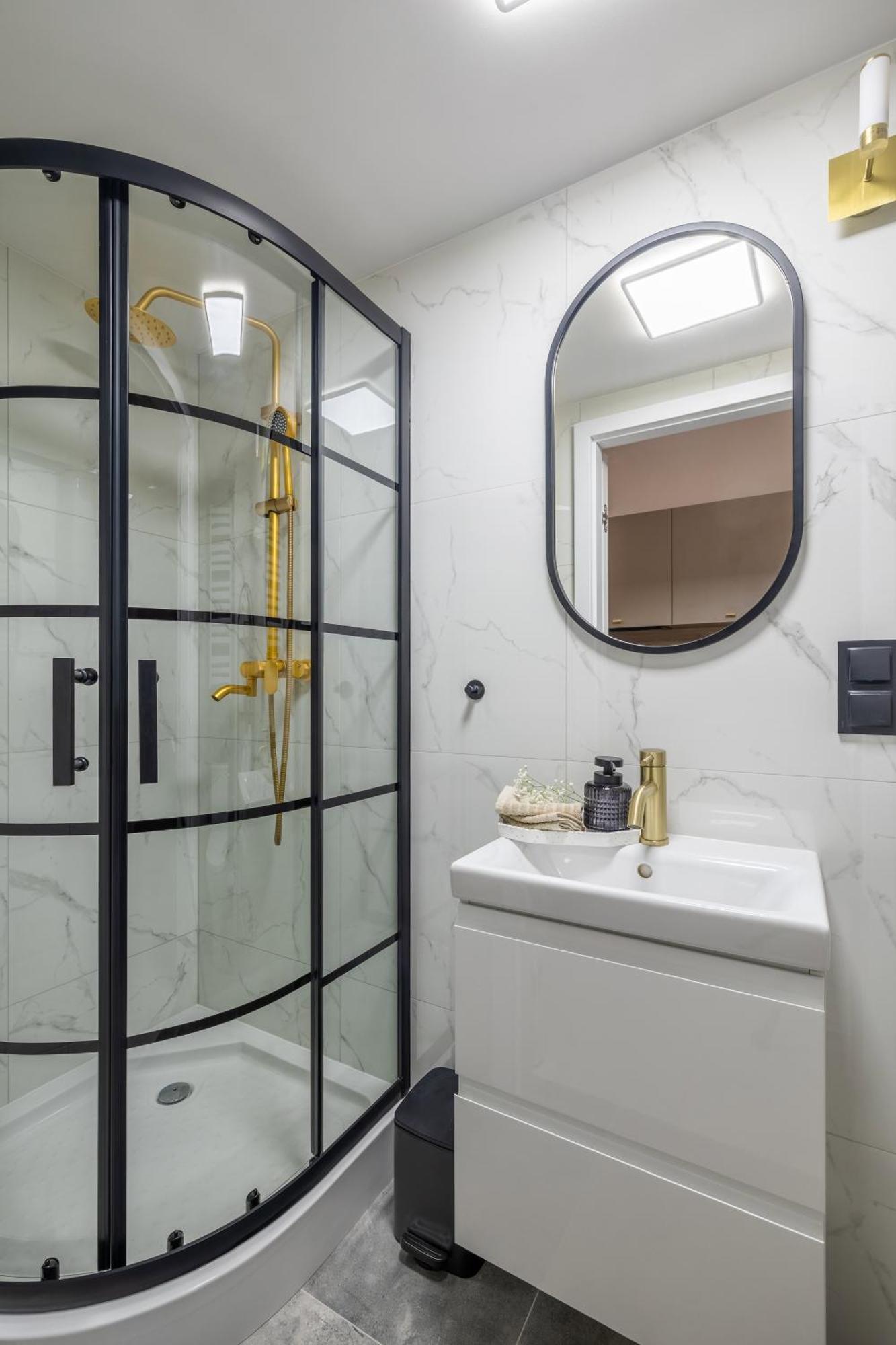 Bast 143 Location , Off Piotrkowska , Stajnia Jednorozca , Winda , Parking Na Terenie Bezplatny , Orientarium , Hopa Lupa , Atlas Arena , Wytwornia , Ec1 Apartment