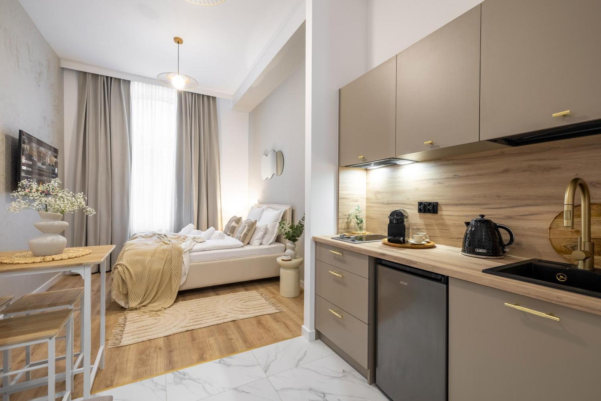 Bast 143 Location , Off Piotrkowska , Stajnia Jednorozca , Winda , Parking Na Terenie Bezplatny , Orientarium , Hopa Lupa , Atlas Arena , Wytwornia , Ec1 Apartment