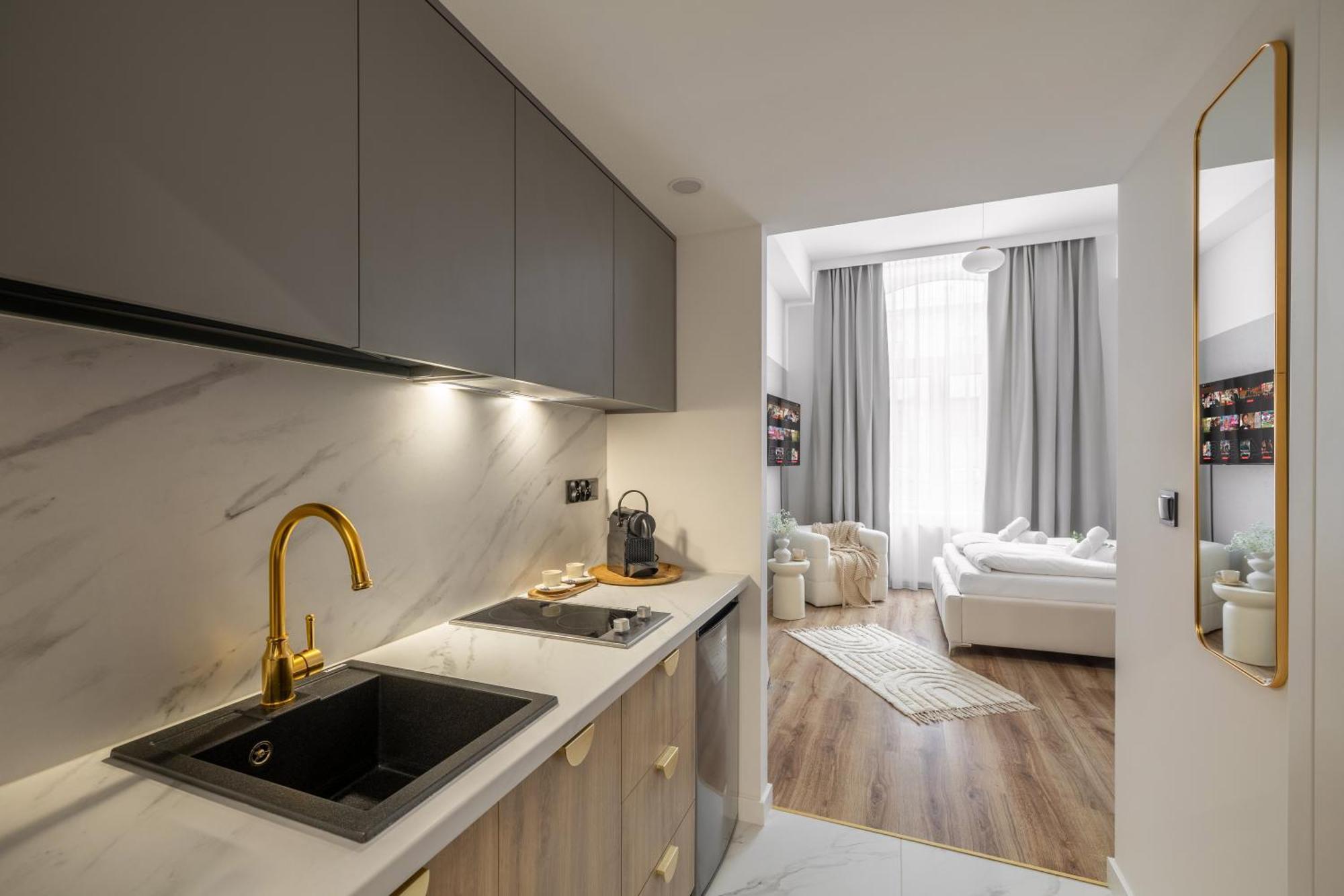 Apartment Bast 143 Location , Off Piotrkowska , Stajnia Jednorozca , Winda , Parking Na Terenie Bezplatny , Orientarium , Hopa Lupa , Atlas Arena , Wytwornia , Ec1 Lodz (Lodz)